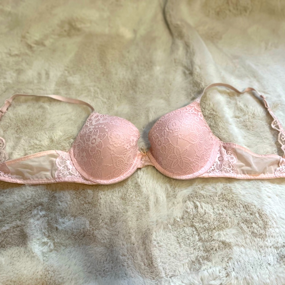 Lacy pink bra. 36B Straps laced too